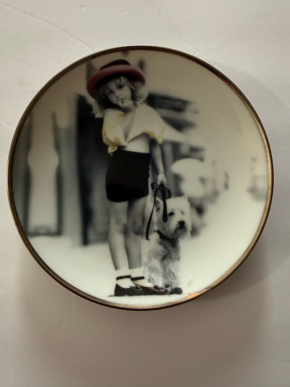 Pretty as a Picture Wall Plate; Girl & dog 6.5” 1996 #1444